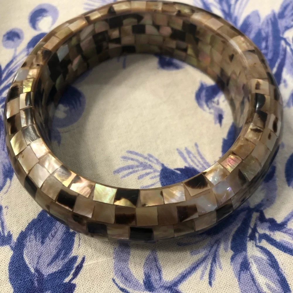 VTG Wood Bangle Mother Of Pearl Intricate Inlay Bracelet Iridescent 7/8”W X 8”D